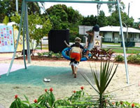 Photo; playing children with a bird’s nest swing