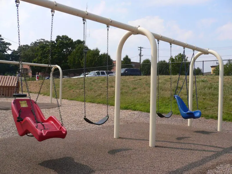 No.07 背もたれ付きのブランコ – みーんなの公園プロジェクト