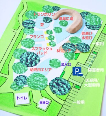 写真：砂＆水遊び場や林エリアなどを追加した遊び場の全体図。休憩所や遊具広場の中にも木々が多く配されている。